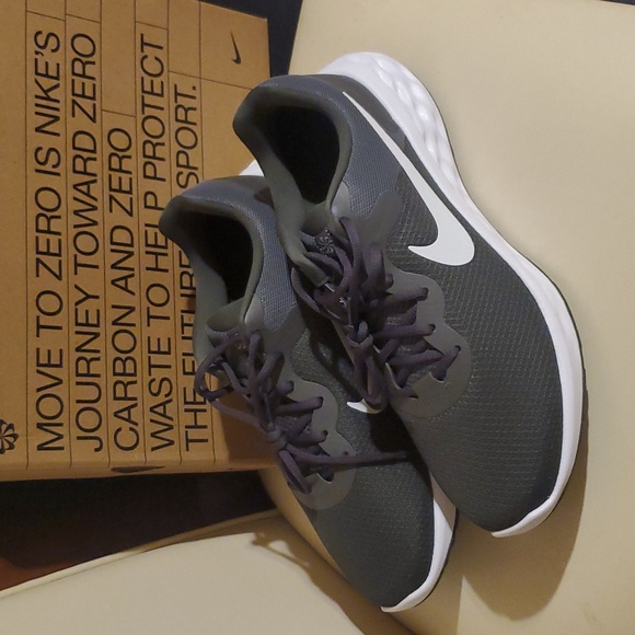 Nike revolution men's size 13NIB 📦